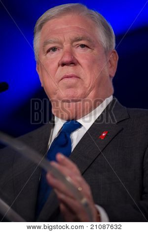 NEW ORLEANS, LA - 17 giugno: Il governatore del Mississippi Haley Barbour affronta il Co Leadership repubblicana