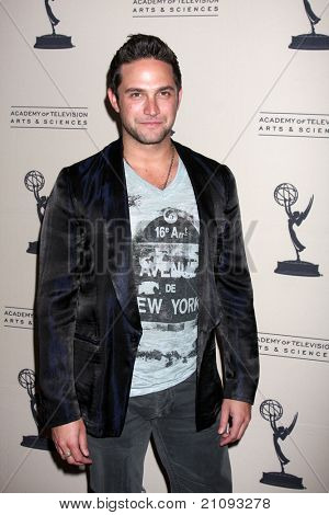 LOS ANGELES - 16 jun: Brandon Barash มาถึงที่สถาบันโทรทัศน์ศิลปะและวิทยาศาสตร์เวลากลางวัน
