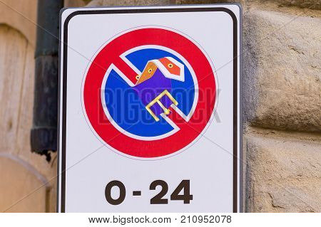 Road sign that looks like a belt street art metropolitan art