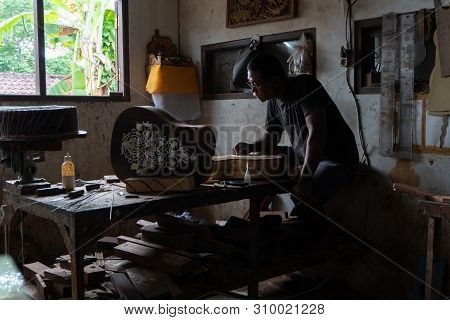 Gianyar,bali/indonesia-may 30 2019: A Guitar Craftsman Creating A Sketch On The Guitar Body At The G