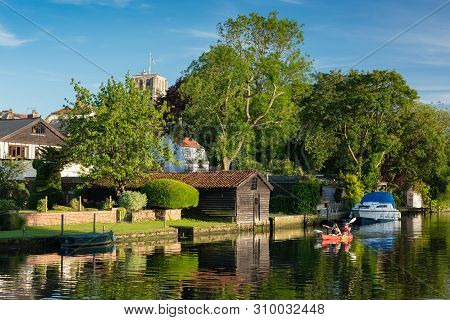 Beccles, United Kingdom - June 22, 2019: Couple In Canoe Paddling Along The River Waveney Admiring T