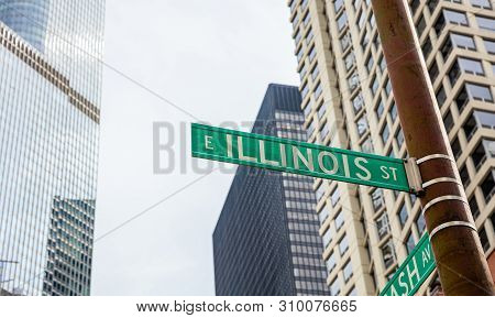 Chicago City Skyscrapers, Illinois Street Green Sign