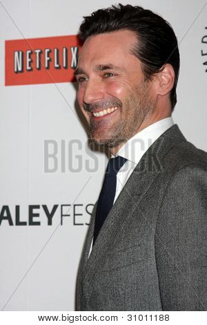 LOS ANGELES - 13 de MAR: Jon Hamm llega en el evento de 