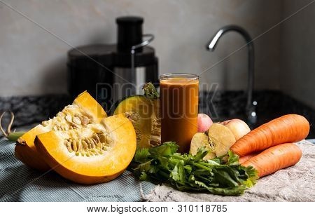 The Fresh And Green Vegetables With Juice
