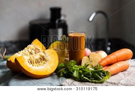 The Fresh And Green Vegetables With Juice