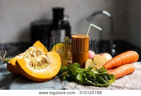 The Fresh And Green Vegetables With Juice