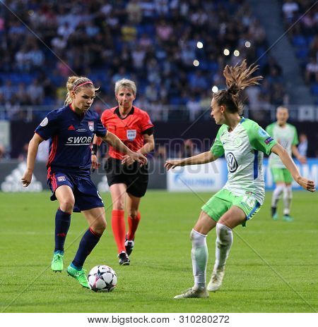 Kyiv, Ukraine - May 24, 2018: Eugenie Le Sommer Of Olympique Lyonnais (l) Fights For A Ball With Tes