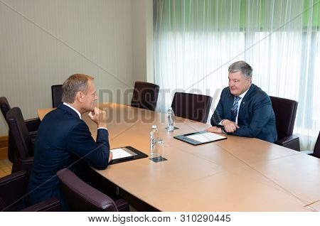 Petro Poroshenko And Donald Tuskpetro Poroshenko And Donald Tusk
