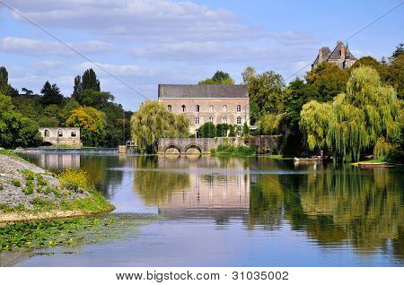 Sarthe Nehri Fransa