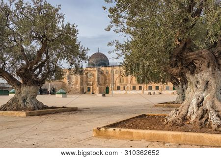 Al-Aqsa Mosque in Jerusalem on the top of the Temple Mount in Jerusalem. Al Aqsa mosque is a sacred place for all muslims and islamic people