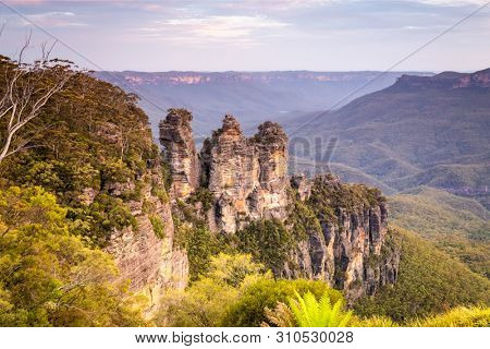 An image of the Three Sisters Blue Mountains Australia