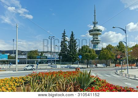Thessaloniki, Greece - September 30, 2017: Ote Tower And Flowers In Front In City Of Thessaloniki, C