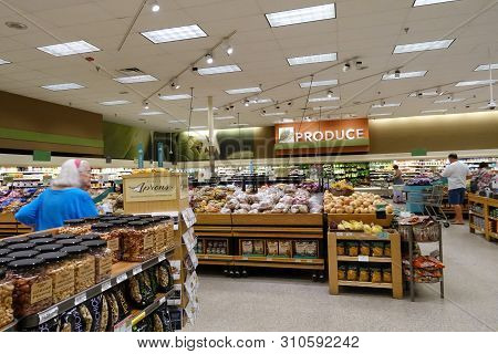 Vero Beach,fl/usa - 7/3/19:  The Fresh Produce Aisle Of A Grocery Store With Fresh Fruits And Vegeta