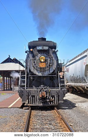 Scranton, Pa, Usa - Aug 7, 2010: Steam Locomotive Canadian National 3254 In Steamtown National Histo