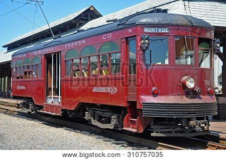 Scranton, Pa, Usa - Aug 7, 2010: Antique Philadelphia Suburban Transportation Trolley At The Platfor