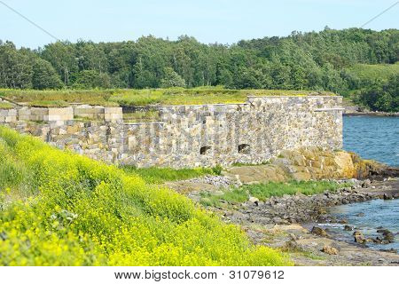ผนังหินของป้อมปราการ Sveaborg Suomenlinna ในเฮลซิงกิ ฟินแลนด์