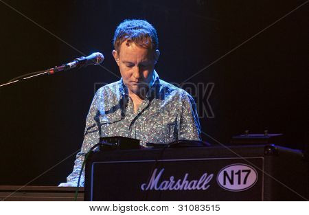 NEW YORK - MAR 16: Keyboardspiller Kevin Duffy af bandet så lægerne udfører på Irving Plaza på 