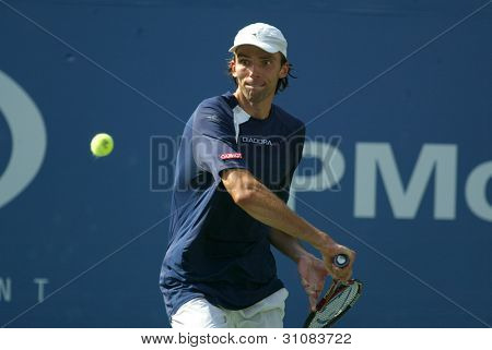 Spülung, ny Sept 1: Ivo Karlovic spielt gegen Andre Agassi in seiner zweiten Runde Spiel in den USA o