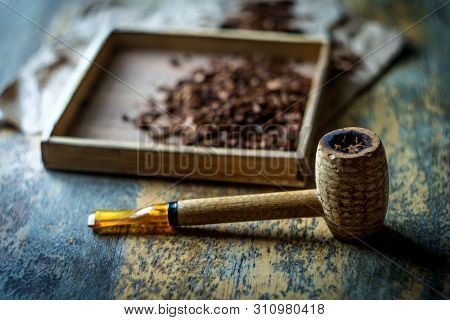 Rustic Leisure Tobacco Corn Cob Pipe Wooden Table