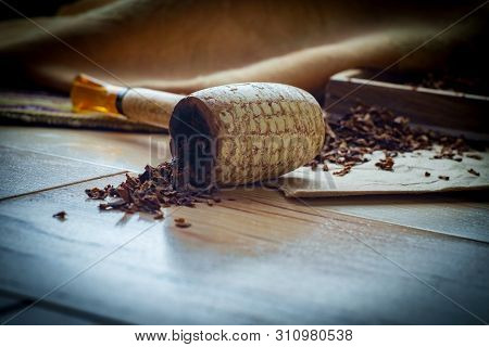 Rustic Leisure Tobacco Corn Cob Pipe Wooden Table