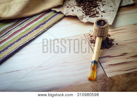 Rustic Leisure Tobacco Corn Cob Pipe Wooden Table