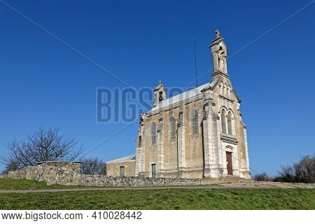 The Notre-dame Aux Raisins Chapel Keep A Benevolent Eye On Harvests, In Mont-brouilly