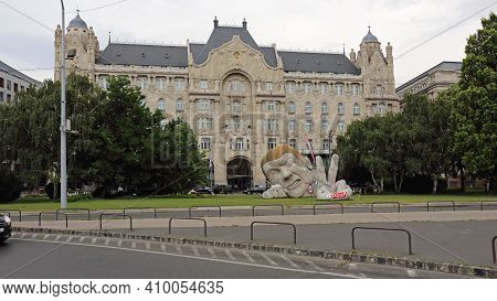 Budapest, Hungary - July 13, 2015: 
Four Seasons Hotel Gresham Palace And Contemporarry Art Installa