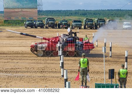 Alabino, Russia - August 25, 2020: Tank T-72b3 Of The Russian Team Passes The Intermediate Finish Of