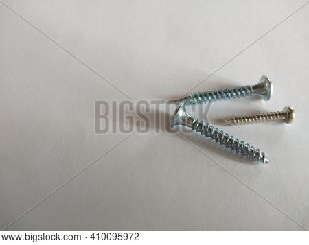 Device For Attaching Things Mechanic Tools Nut Tools