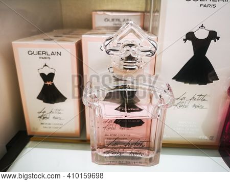 Fragrance For Women La Petite Robe Noire Guerlain Belongs To The Group Of Oriental Gourmands In The 