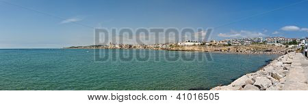 Dorf Skyline in Sitges, Spanien