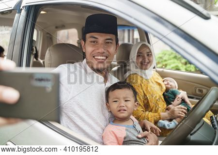 Muslim Family Travel By Car And Talk Using Video Call On Their Phone