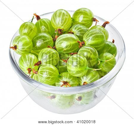 Stachelbeere Früchte in Klarglas, isolated on white Makro
