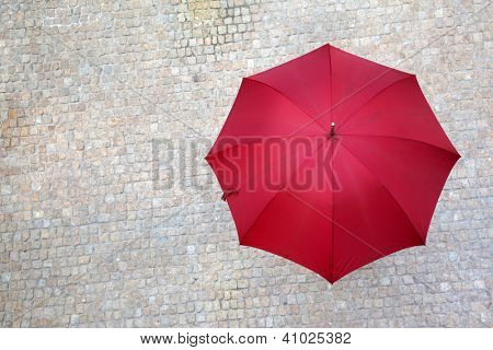 Guarda-chuva vermelho ao ar livre