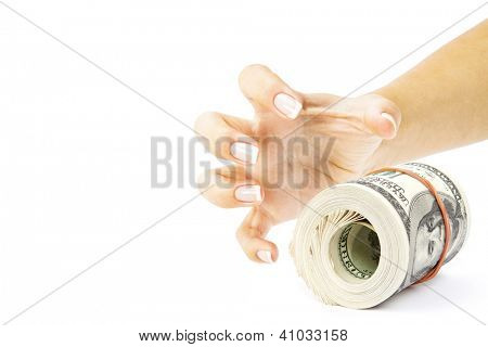 มือมนุษย์ถ่ายเงินบนพื้นสีขาวสีขาว