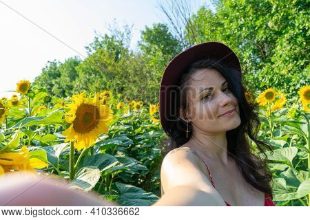 Cute Woman With Sensuality Taking Selfie With Smart Phone On Sunflower Field. Caucasian Lady With Fa