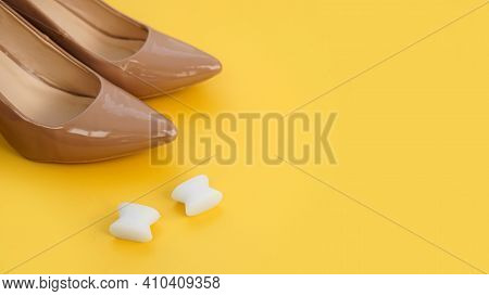 Foot Silicone Toe Separator And Beige Shoes. Valgus On Female Feet. Prevention And Treatment Of Hall