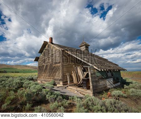 Goodnoe Hills Schoolhouse - Klickitat County, Washington