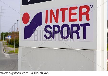 Bordeaux , Aquitaine France - 02 25 2021 : Intersport Sign Logo And Text Store International Brand S