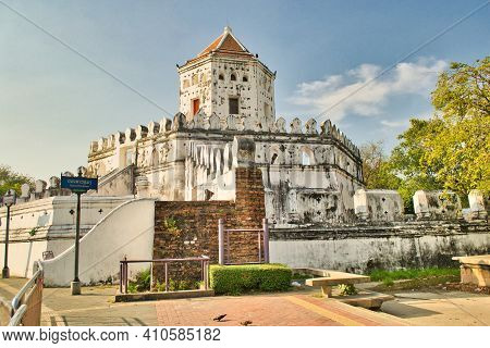 Bankok, Thailand, December 2011: Phra Sumen Fort In Bangkok Thailand On Thanon Phra Sumen Road And S
