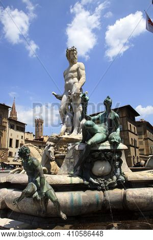 Firenze, Italy - April 21, 2017: Fountain Of Neptun By Bartolomeo Ammanati, Piazza Della Signoria, F