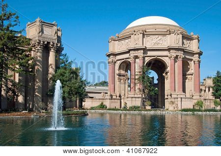 Exploratorium i Pałac sztuk pięknych w San Francisco.