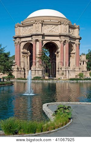 Exploratorium i Pałac sztuk pięknych w San Francisco.