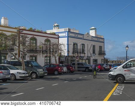 Puerto De Mogan, Gran Canaria, Canary Islands, Spain December 18, 2020: Car Parking At Main Road Lea