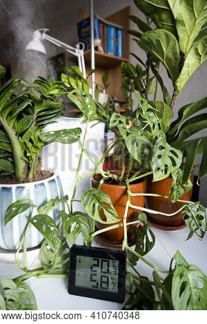 Healthy Home. Thermometer And Hygrometer. Air Humidity Measurement. Optimum Humidity At Home. Thermo