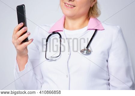 Cropped Photo Of Female Physician. Medicine, Technology And Healthcare Concept - Female Doctor Or Nu