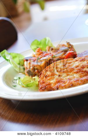 Izgara sebze, biftek ve salata Laeves