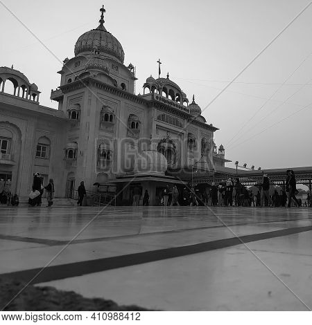 Gurdwara Bangla Sahib Is The Most Prominent Sikh Gurudwara, Bangla Sahib Gurudwara In New Delhi, Ind