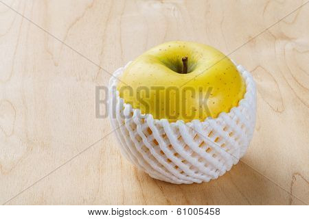 Toki Japanese Apple With Fruit Protection Foam
