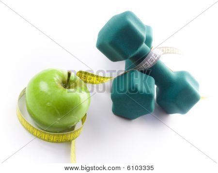 แอปเปิ้ลสดอร่อยและ dumbbells